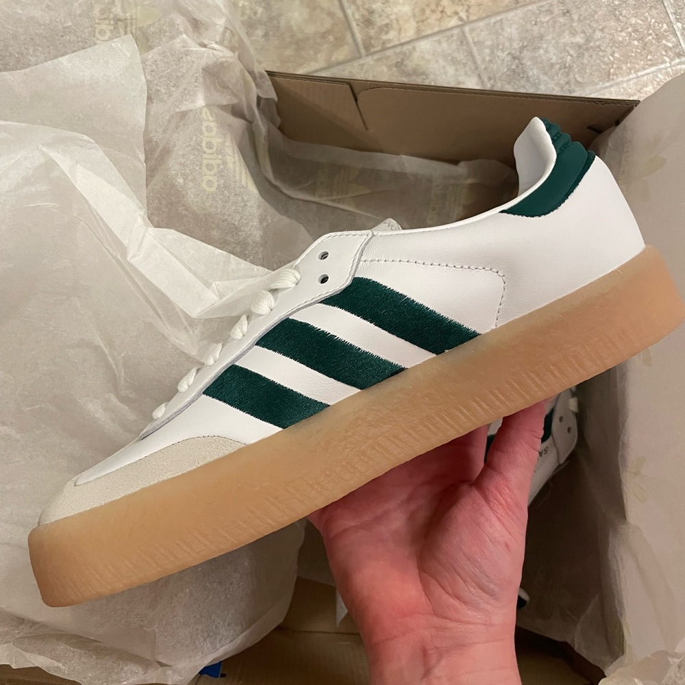 Women's Adidas Sambae sneakers